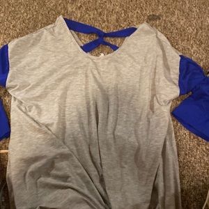 Long sleeve tee woth blue criss cross in the back